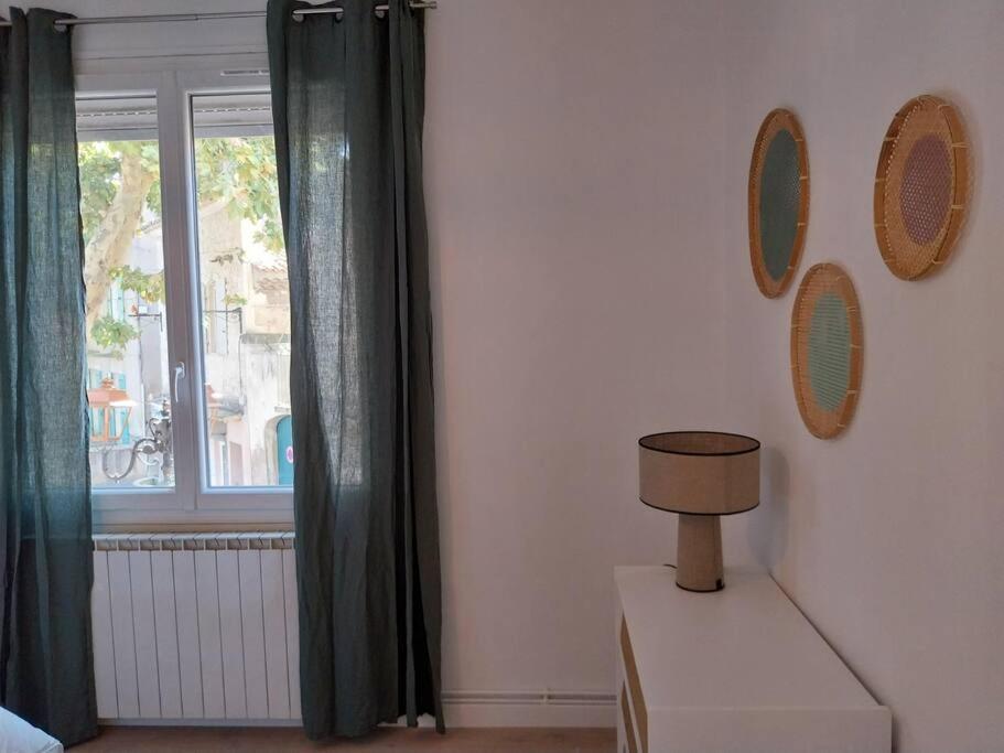 Charmant Appartement 3 Chambres Et Terrasse Eyragues Extérieur photo